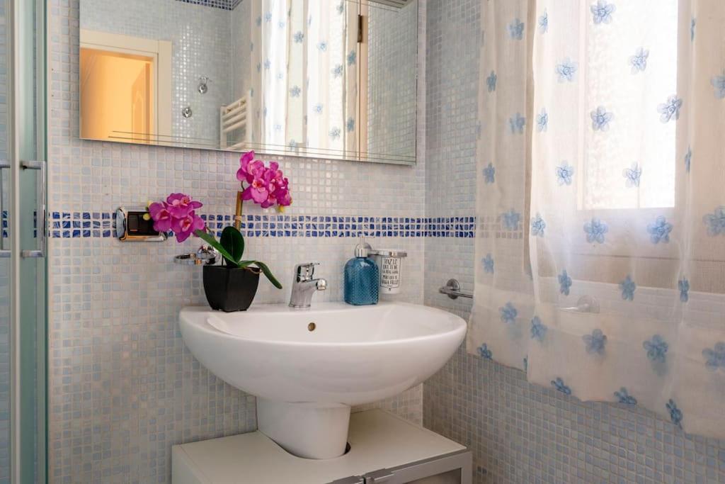 Carlotta - Italian Living Apartment Bari Exterior foto